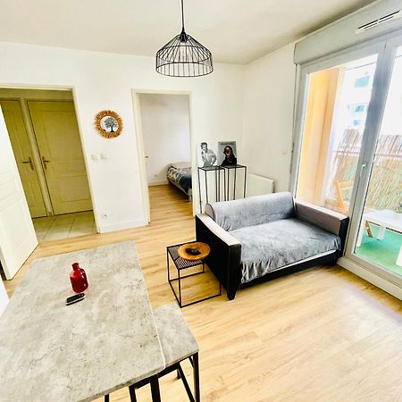 Appartement Avec Place De Parking Et Piscine Villefranche-sur-Saône Dış mekan fotoğraf